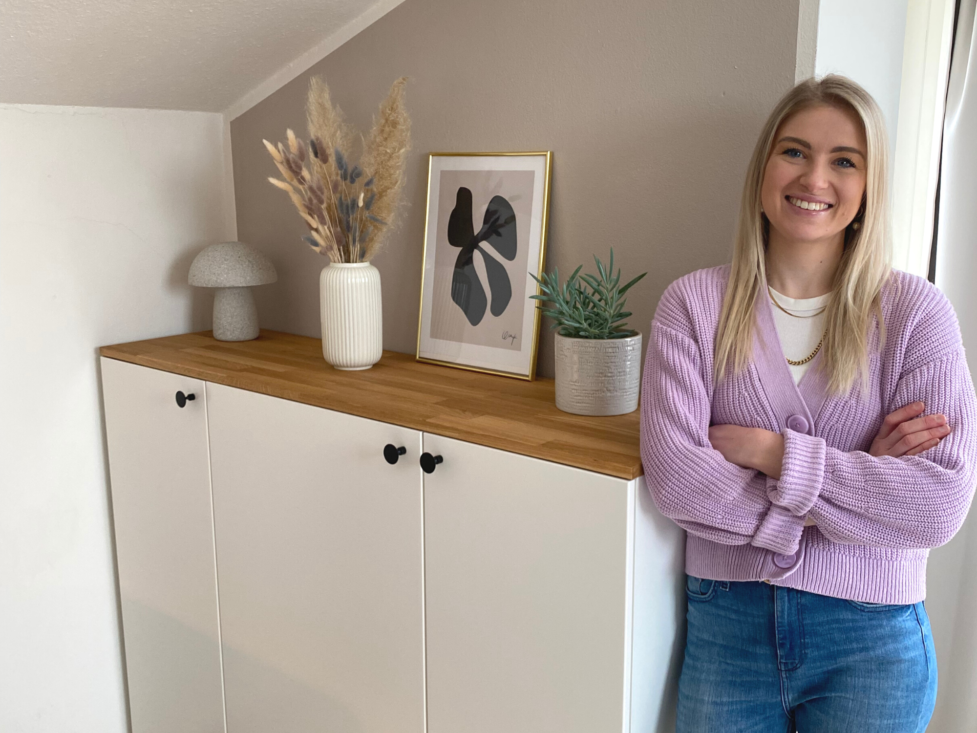 Ikea Metod mit Eiche Natur Massivholzplatte und Möbelknöpfe Platta in Schwarz