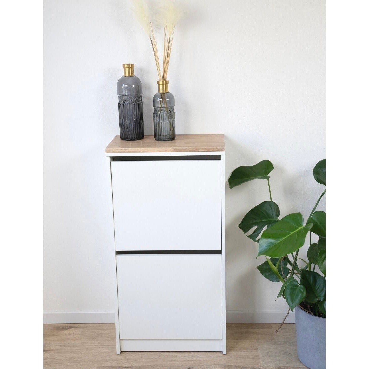 Ikea Bissa 1 mit Holzplatte in Eiche Weiß im Wohnbeispiel
