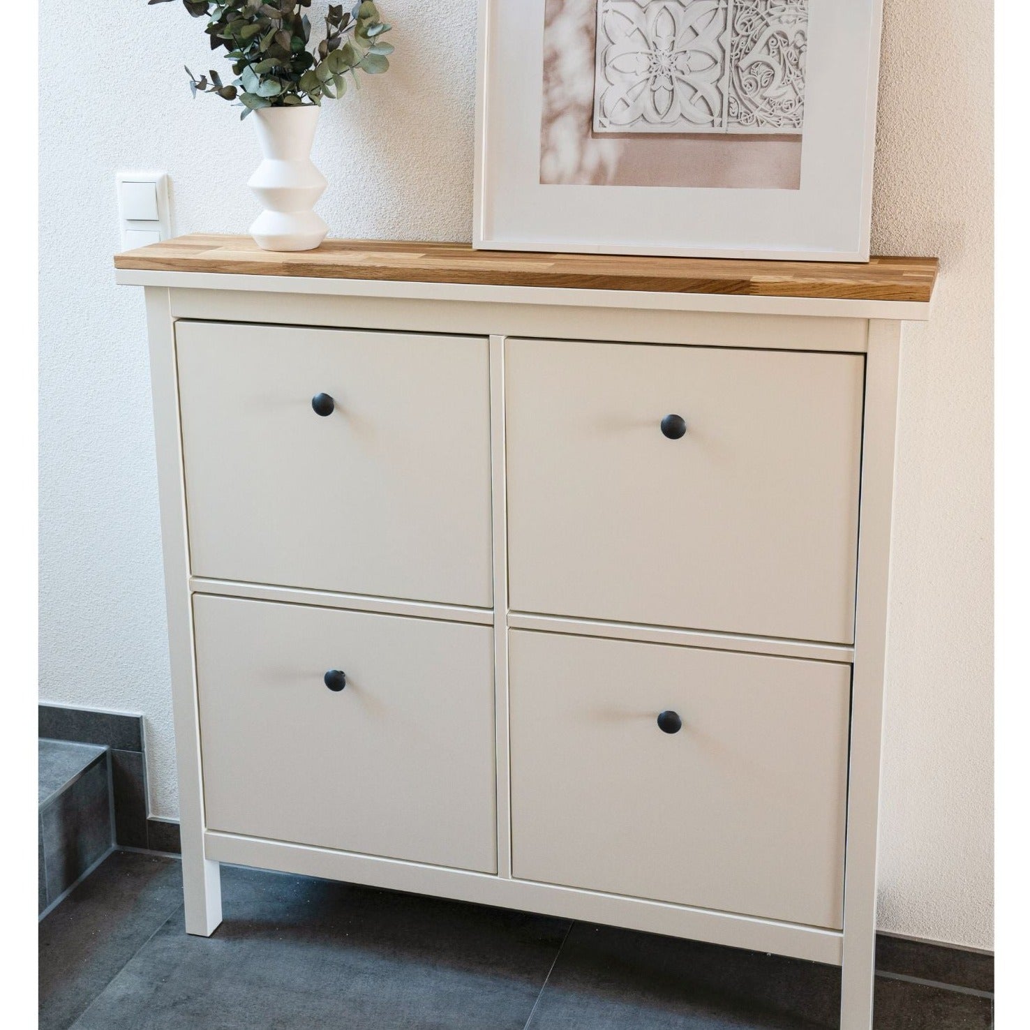 Ikea Hemnes Schuhschrank mit 4 Fächern mit Holzplatte in Eiche Natur als Wohnbeispiel