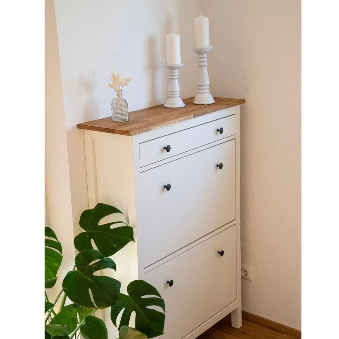 Ikea Hemnes Schuhschrank mit 2 Fächern mit Holzplatte in Eiche Natur als Wohnbeispiel