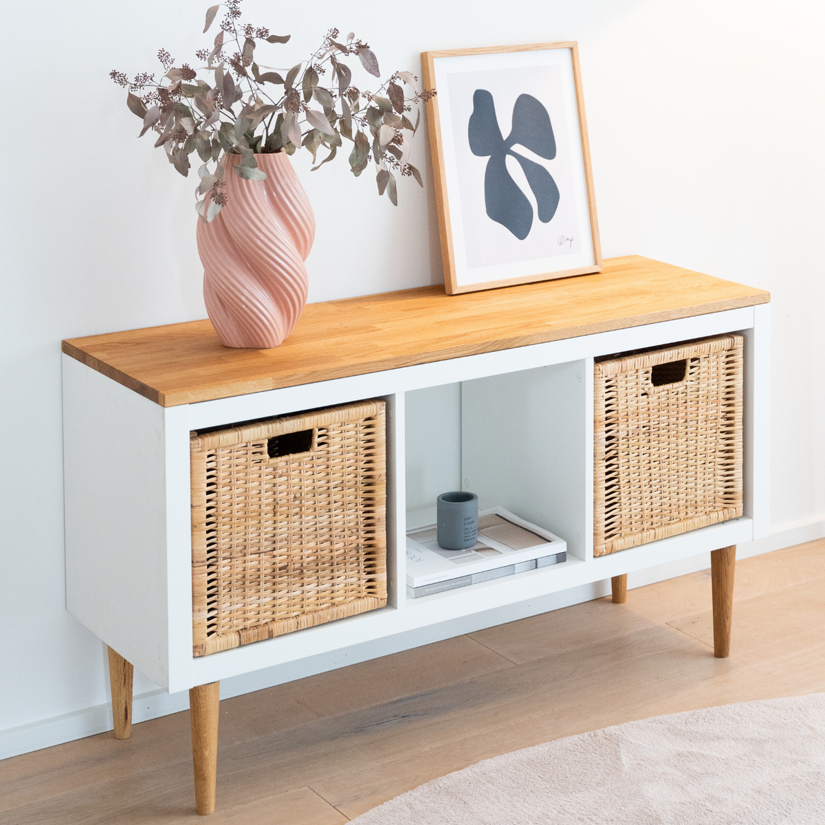 Kallax 3 Regal mit Massivholzdeckplatte aus Eiche Natur geölt in 19 mm Stärke Wohnbild mit Dekoration