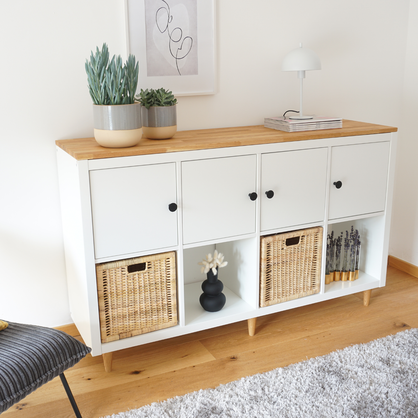 Ikea Kallax 4 mit Deckplatte aus Eichenholz, Möbelfüßen und Knöpfen