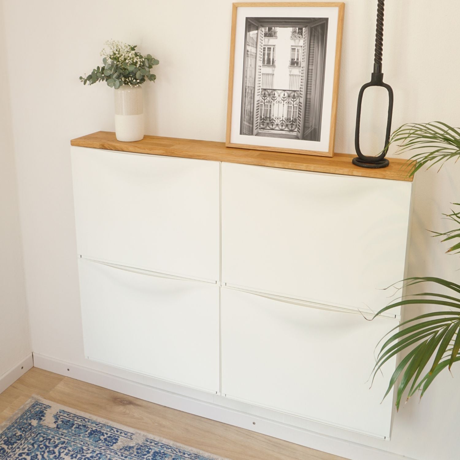 Ikea Trones 2 mit Deckplatte aus Eichenholz, Wohnbild mit Dekoration