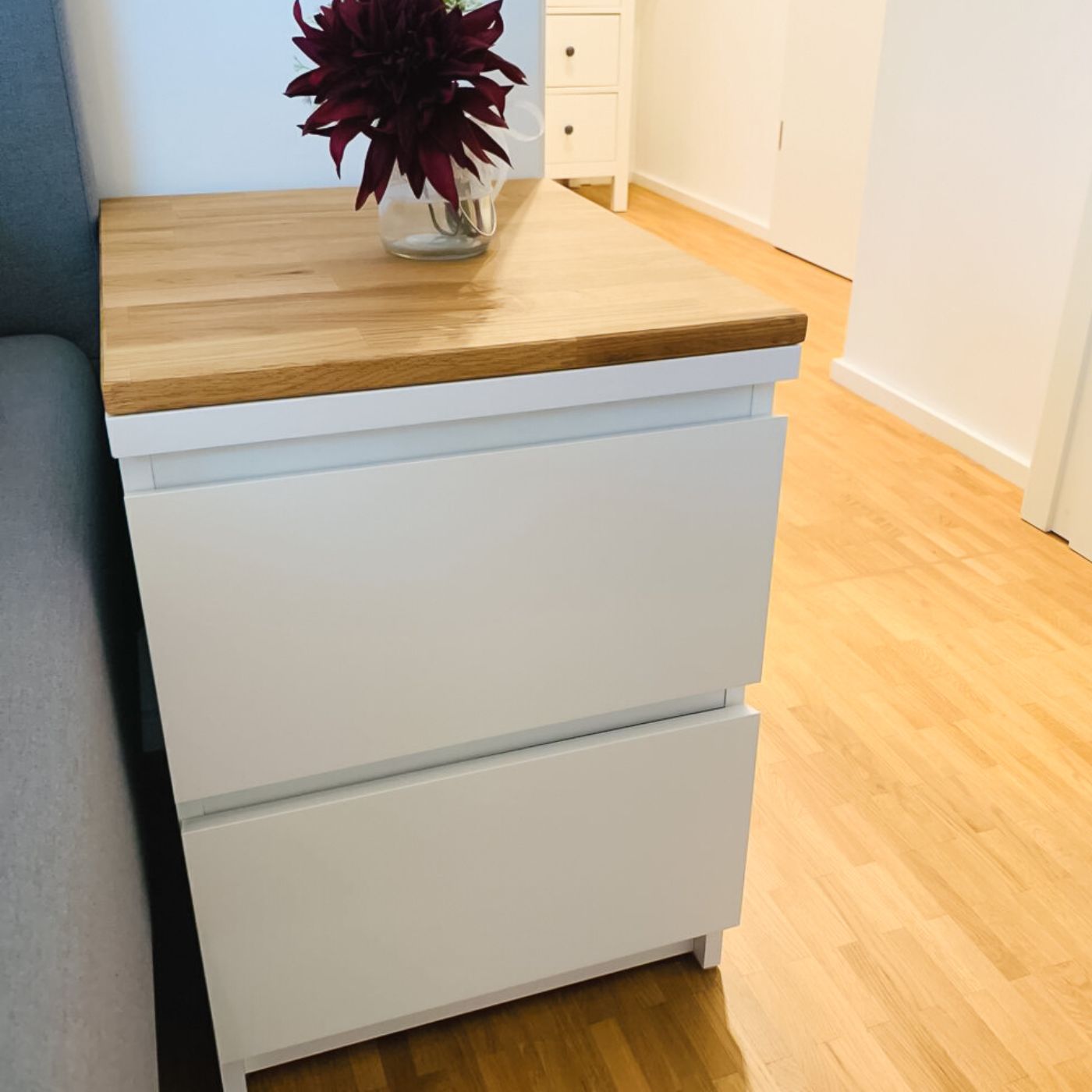 IKEA MALM Nachttisch mit Deckplatte