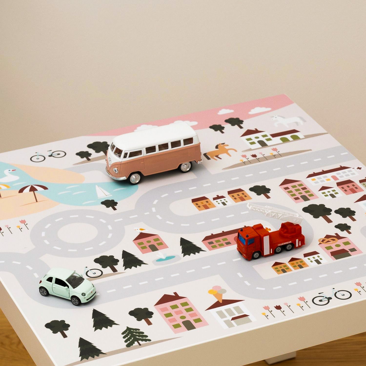 Klebefolie Spielstraße Stadt rosa für Ikea Lack Tisch, Detail 1