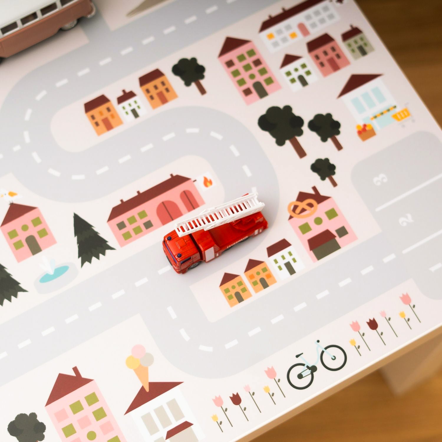 Klebefolie Spielstraße Stadt rosa für Ikea Lack Tisch, Detail 2