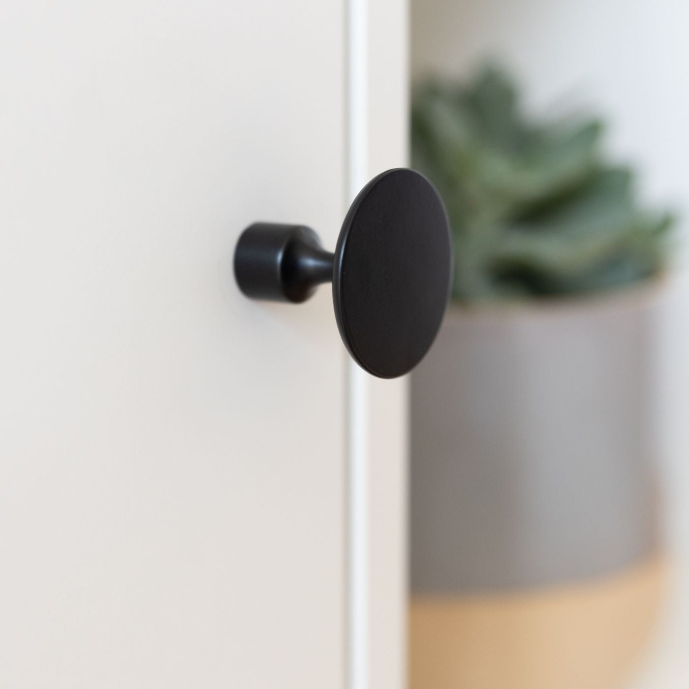 Möbelknopf Platta in Schwarz