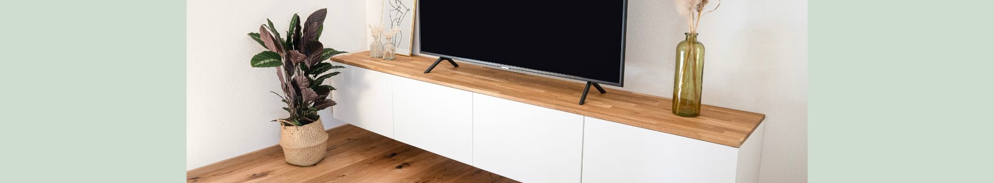 Ikea Besta TV-Board mit Deckplatte aus Holz