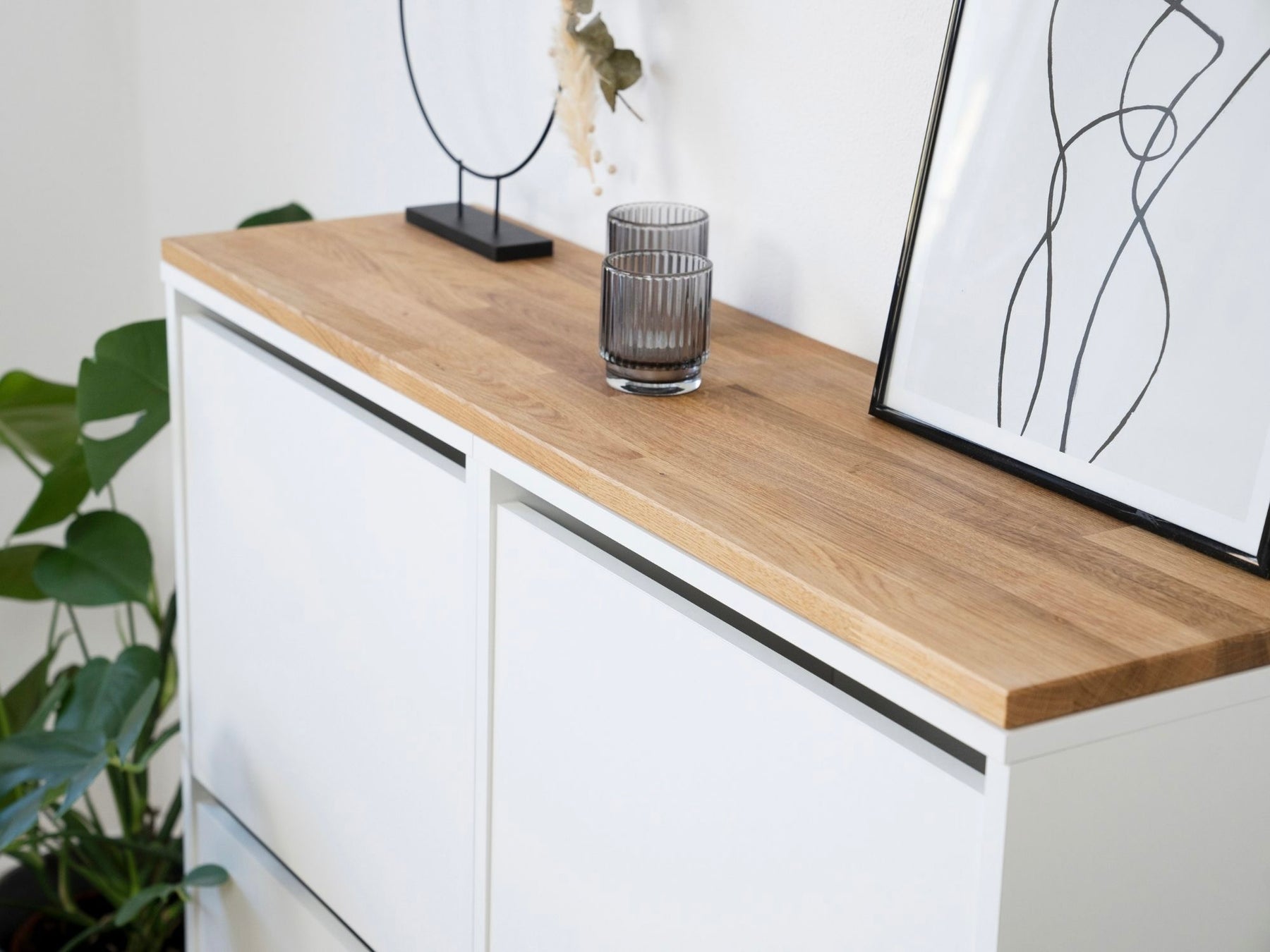 Ikea Bissa 2 mit Holzplatte in Eiche Weiß als Wohnbeispiel im Detail