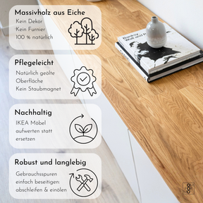 Detailbild einer Massivholzdeckplatte aus Eiche in Natur geölt für das IKEA Besta breit mit 4 Korpussen. Zeigt Eigenschaften über das Massivholz wie „Massivholz aus Eiche - Kein Dekor,  Kein Furnier, 100 % natürlich“, „Pflegeleicht - Natürlich geölte Oberfläche, Kein Staubmagnet“, „Nachhaltig -  IKEA Möbel aufwerten statt ersetzen“ und „Robust und langlebig - Gebrauchsspuren einfach beseitigen: abschleifen & einölen“ für Standardplatten.