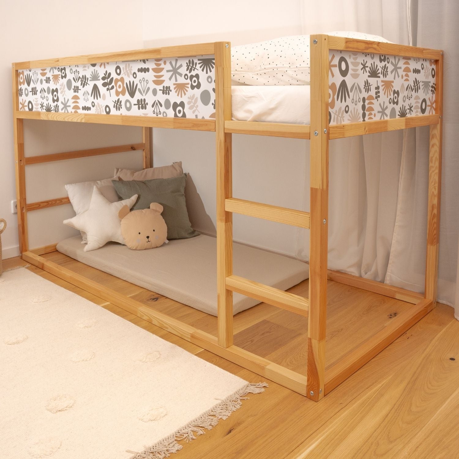 Klebefolie Ikea Kura Kinderbett mit Blumendesign, grün