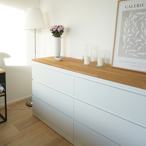 Ikea Malm Kommode mit Deckplatte aus Eichenholz, Natur geölt, Detailbild mit Dekoration