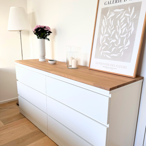 Ikea Malm Kommode mit Deckplatte aus Eichenholz, Weiß geölt, Wohnbild mit Dekoration