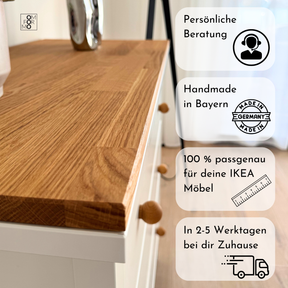 IKEA Hemnes Kommode mit einer Deckplatte aus Eichenmassivholz und passenden Möbelknöpfen Kuula von Omformo. Listet Fakten über die Produkte und die Firma auf wie "Persönliche Beratung, Handmade in Bayern, 100 % passgenau für deine IKEA Möbel und In 2-5 Werktagen bei dir Zuhause" für Standardplatten. 